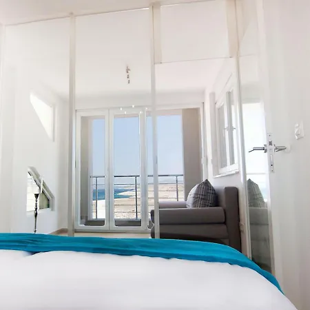 Atrium Blue Apartment *