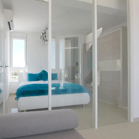 Atrium Blue Apartment *