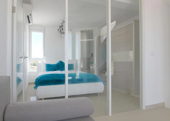 Atrium Blue Apartment *
